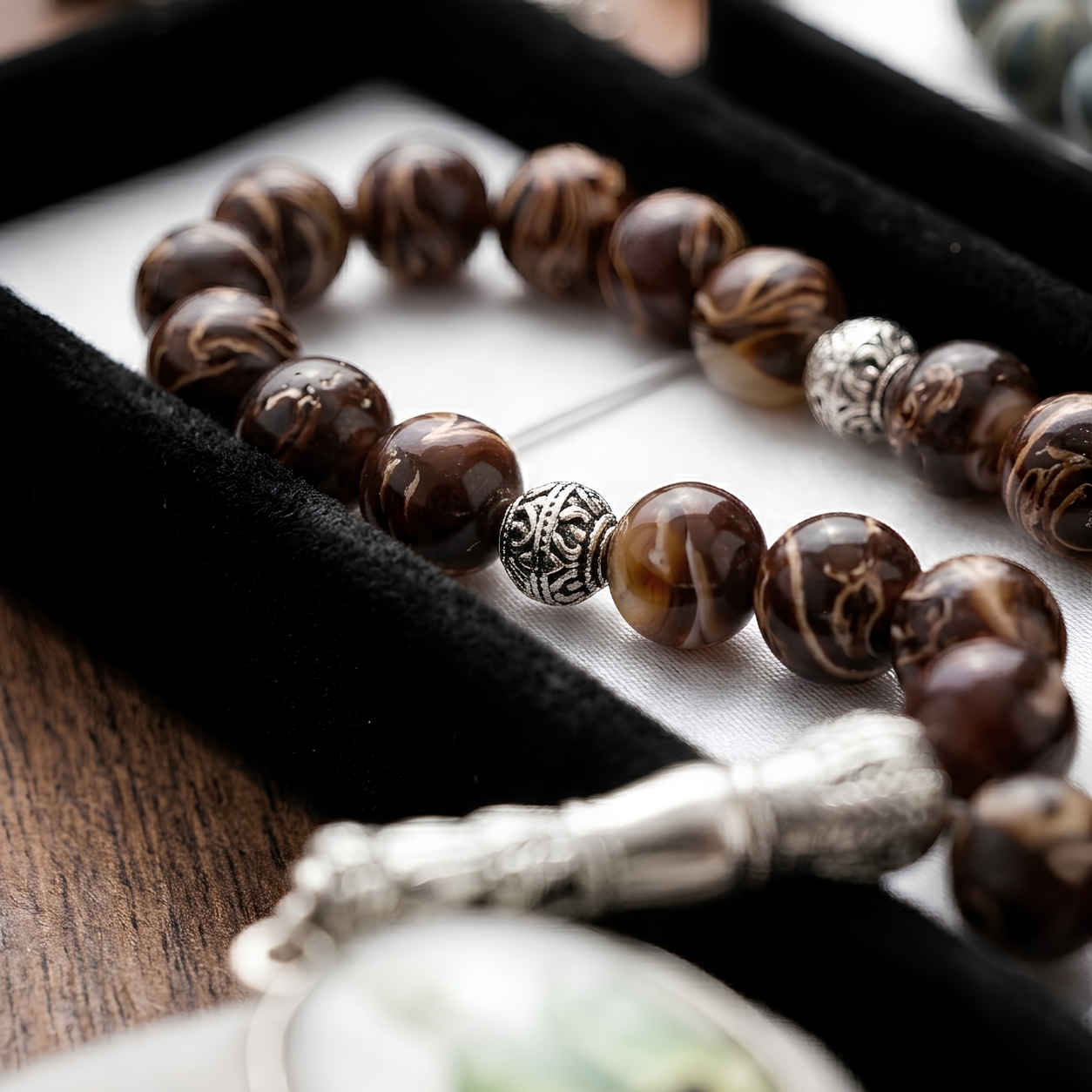 Premium Locket Tasbih – Kaaba & Madina Edition (33 Beads)